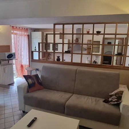 Deby House Διαμέρισμα Oggebbio
