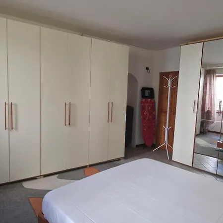 Διαμέρισμα Deby House *